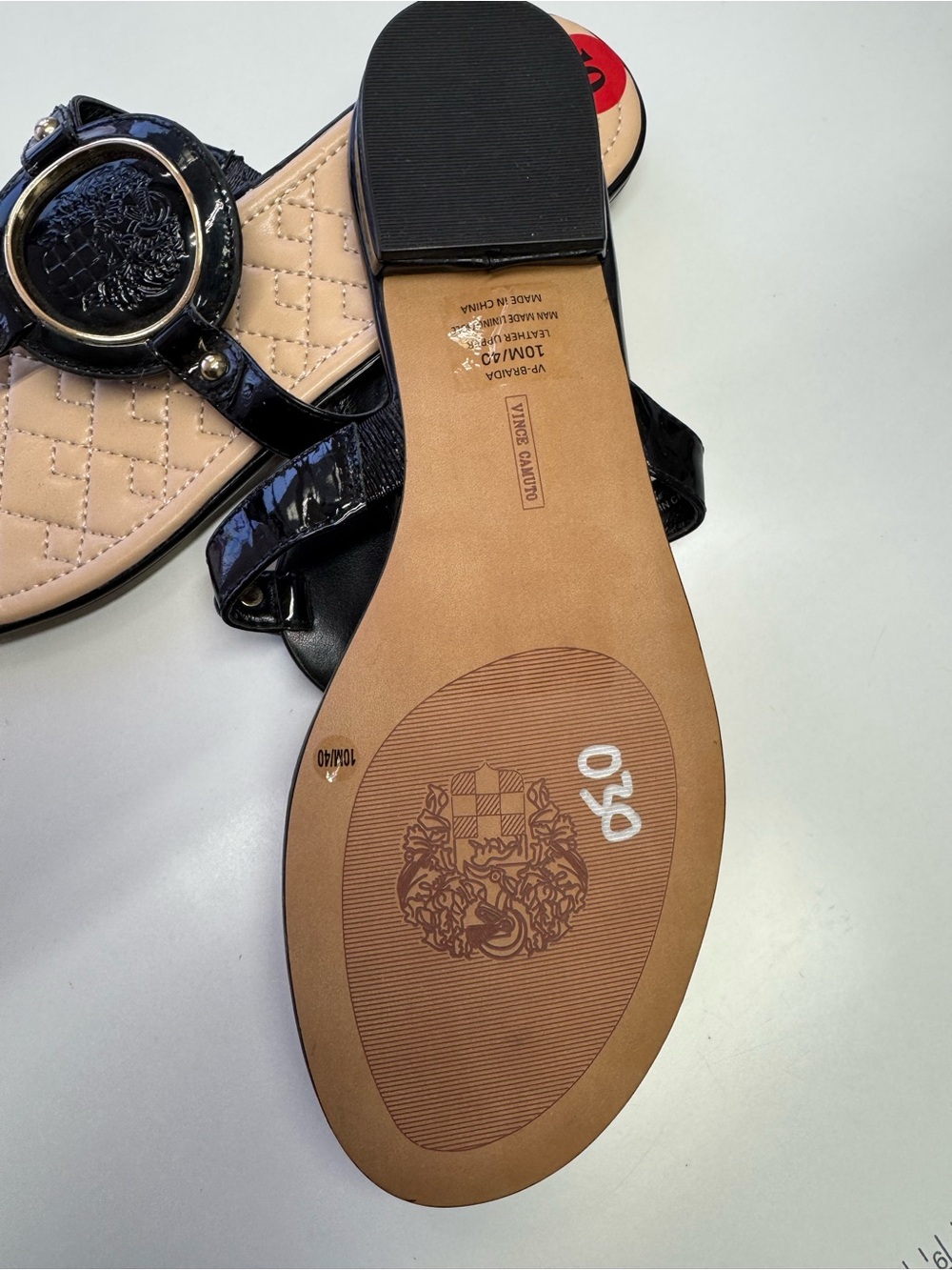 Vince Camuto Black leather Quilted Nude-Insole thong flat slip on sandals size10 - Picture 3 of 4